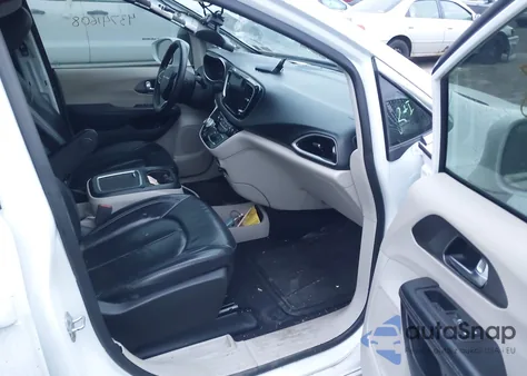 2022 Chrysler Pacifica Touring L z USA, uszkodzony, nr VIN 2C4RC1BG5NR118136